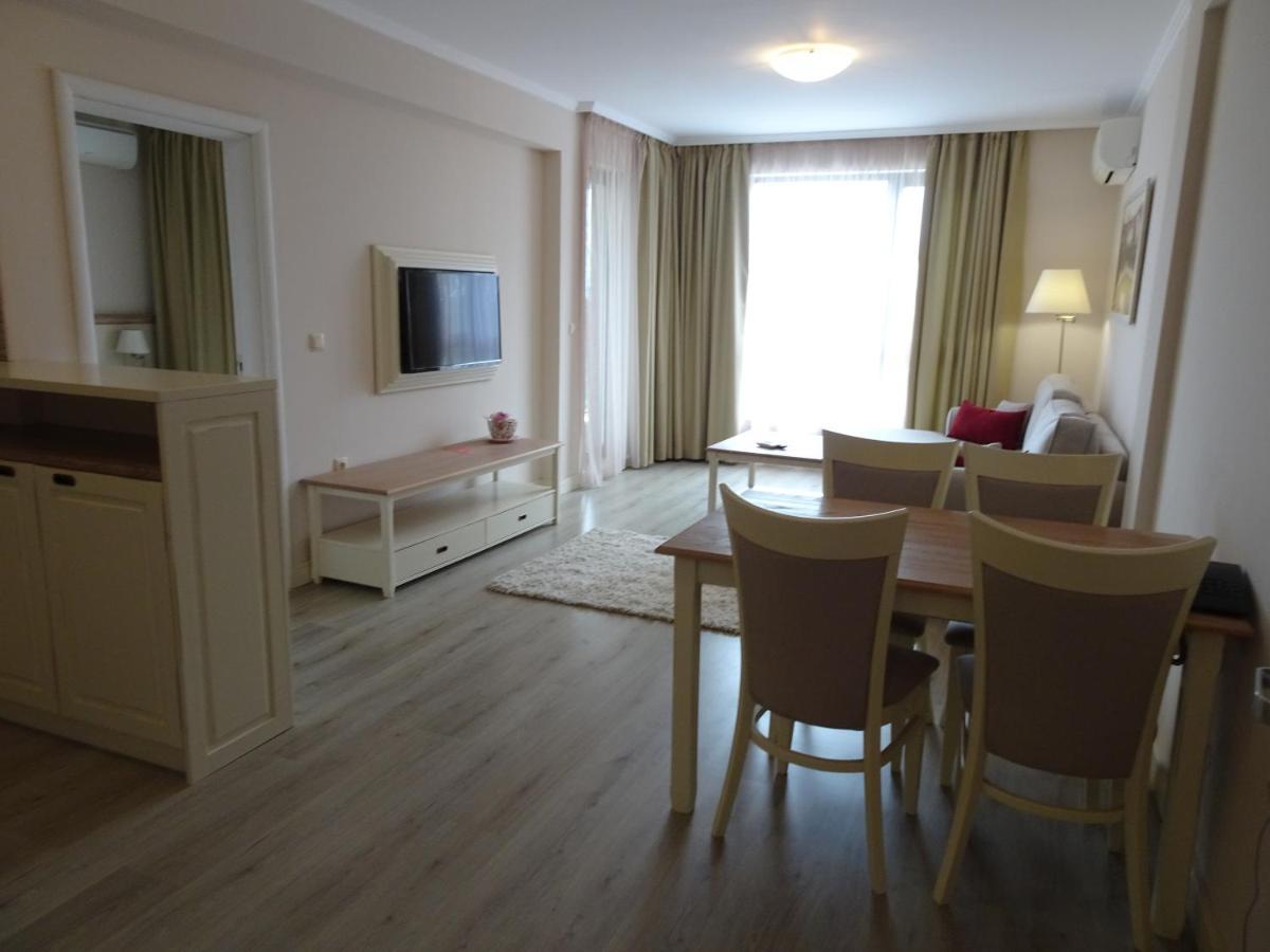 Private Apartments In White Rock Castle Balcsik Kültér fotó